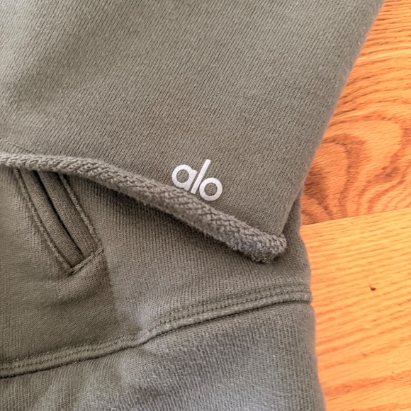 ALO Yoga Oversized Low Key Hoodie with Bell Sleeves in Army Green (Size XS) - Picture 4 of 9